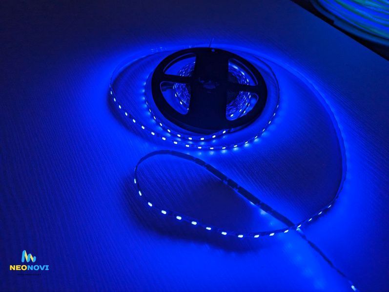3-х клемна RGBW (адресна) світлодіодна LED стрічка 12 В (гнучка s-type) для рекламних вивісок, 60 діодів/м ЛЕДГ-018 фото